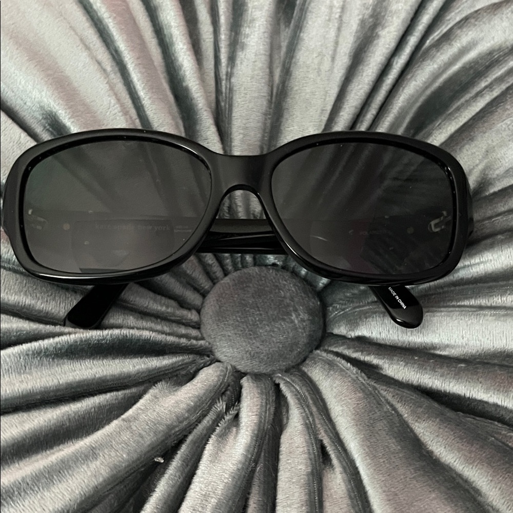 Kate Spade ‘CHEYENNE’ Black and gold sunglasses